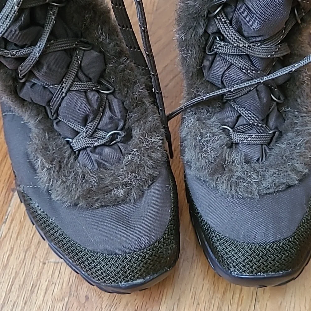 The North Face Olive Green Size 7.5 Goose Down Boots
